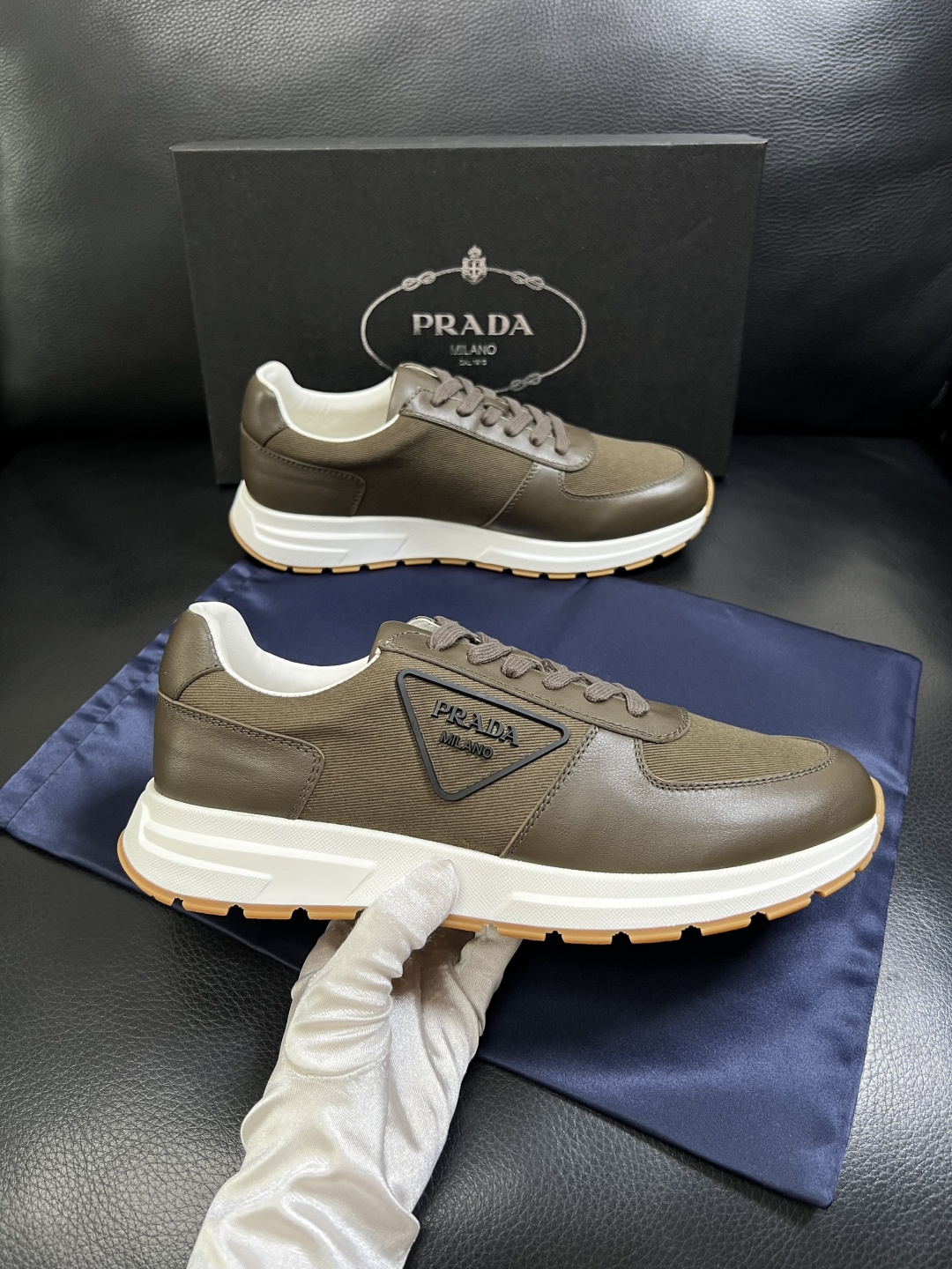 Prada  顶级工艺品，普拉达 专柜同步，原厂配置意大利进口牛皮拼布面料，进口牛皮内里垫，透气舒适，鞋