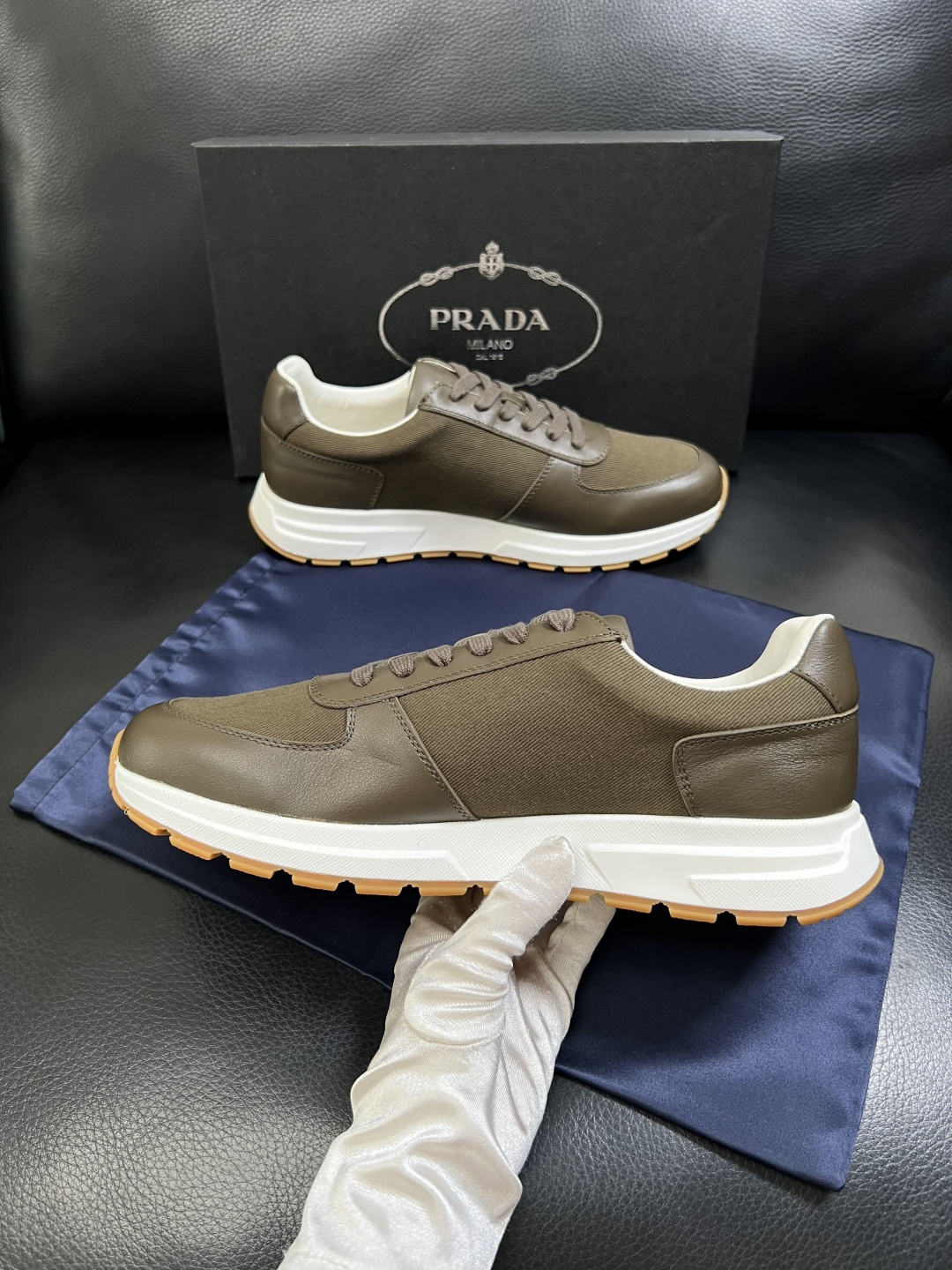 Prada  顶级工艺品，普拉达 专柜同步，原厂配置意大利进口牛皮拼布面料，进口牛皮内里垫，透气舒适，鞋