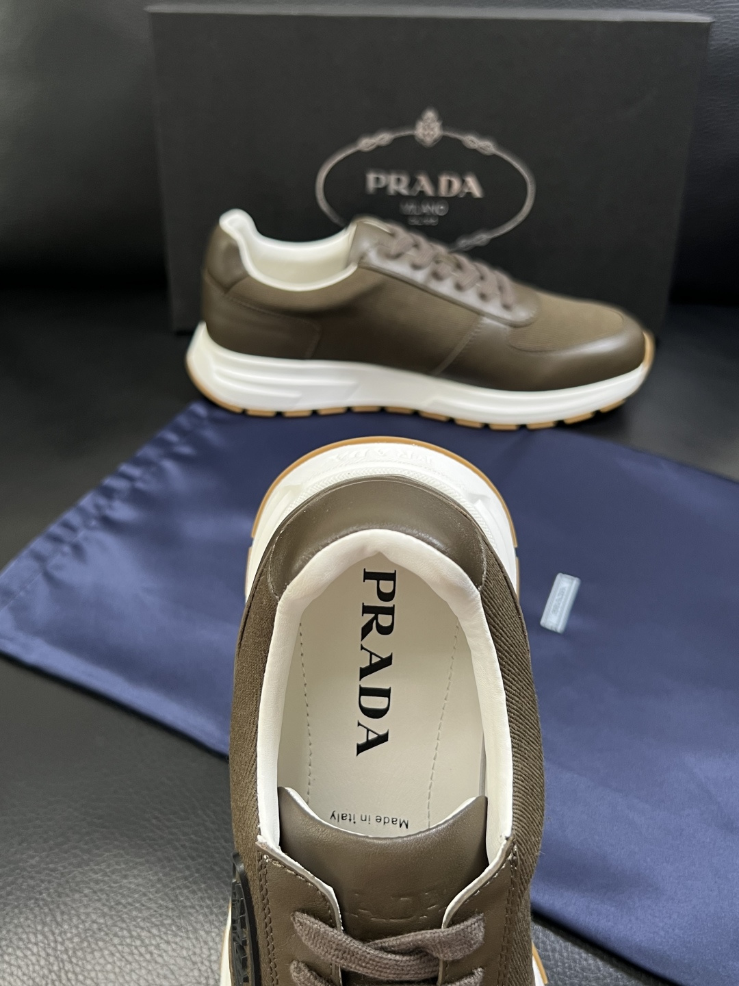 Prada  顶级工艺品，普拉达 专柜同步，原厂配置意大利进口牛皮拼布面料，进口牛皮内里垫，透气舒适，鞋