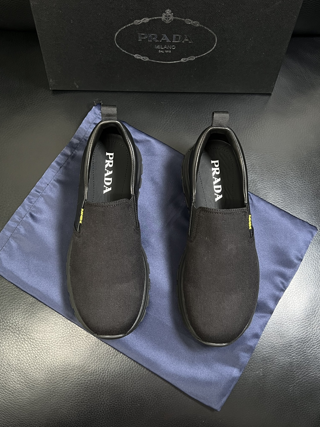 Prada  顶级工艺品，普拉达 专柜同步，原厂配置意大利进口牛皮拼布面料，进口牛皮内里垫，透气舒适，鞋
