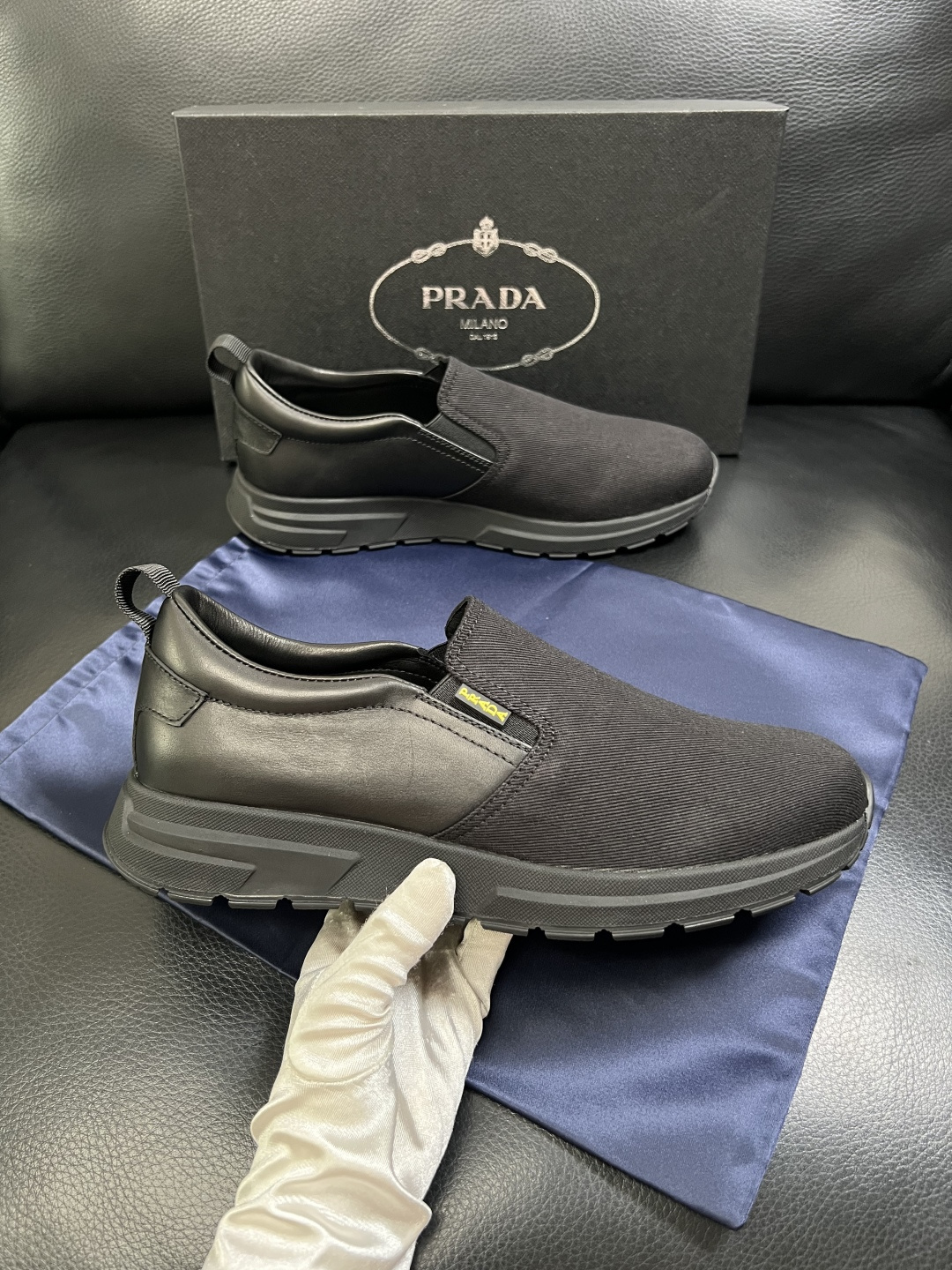 Prada  顶级工艺品，普拉达 专柜同步，原厂配置意大利进口牛皮拼布面料，进口牛皮内里垫，透气舒适，鞋