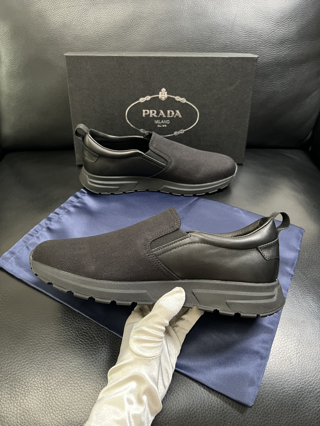 Prada  顶级工艺品，普拉达 专柜同步，原厂配置意大利进口牛皮拼布面料，进口牛皮内里垫，透气舒适，鞋