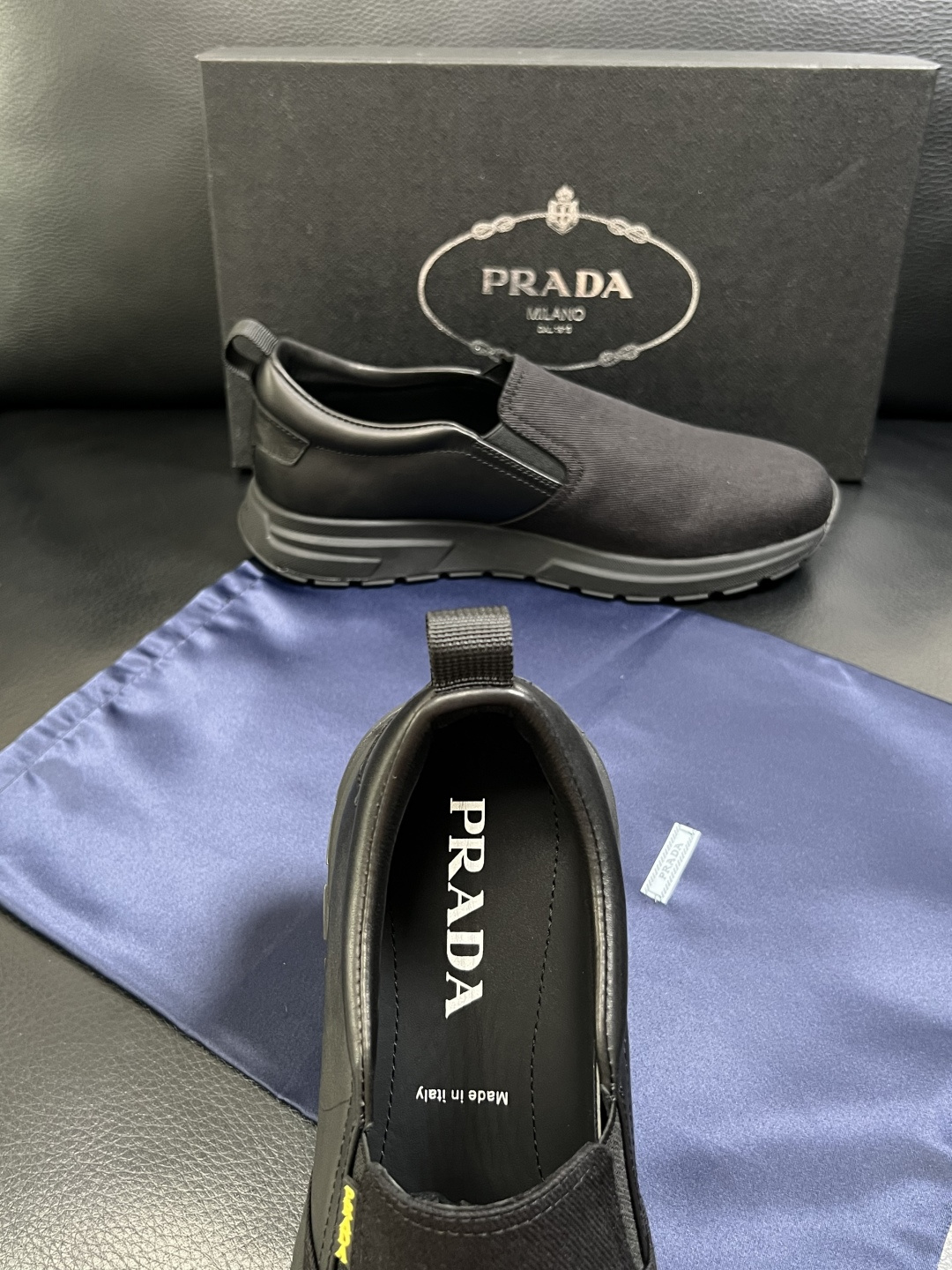 Prada  顶级工艺品，普拉达 专柜同步，原厂配置意大利进口牛皮拼布面料，进口牛皮内里垫，透气舒适，鞋