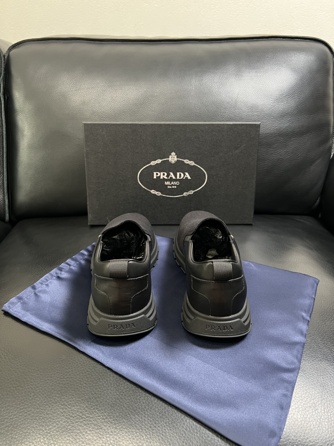 Prada  顶级工艺品，普拉达 专柜同步，原厂配置意大利进口牛皮拼布面料，进口牛皮内里垫，透气舒适，鞋