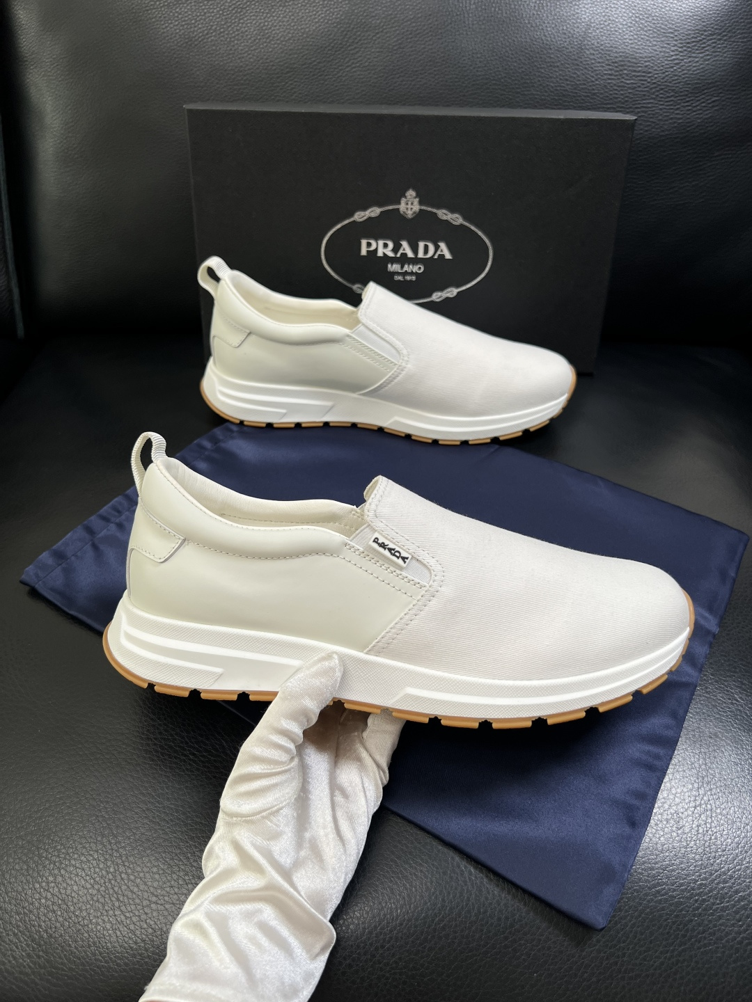 Prada  顶级工艺品，普拉达 专柜同步，原厂配置意大利进口牛皮拼布面料，进口牛皮内里垫，透气舒适，鞋