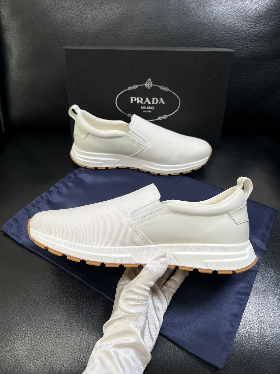 Prada  顶级工艺品，普拉达 专柜同步，原厂配置意大利进口牛皮拼布面料，进口牛皮内里垫，透气舒适，鞋