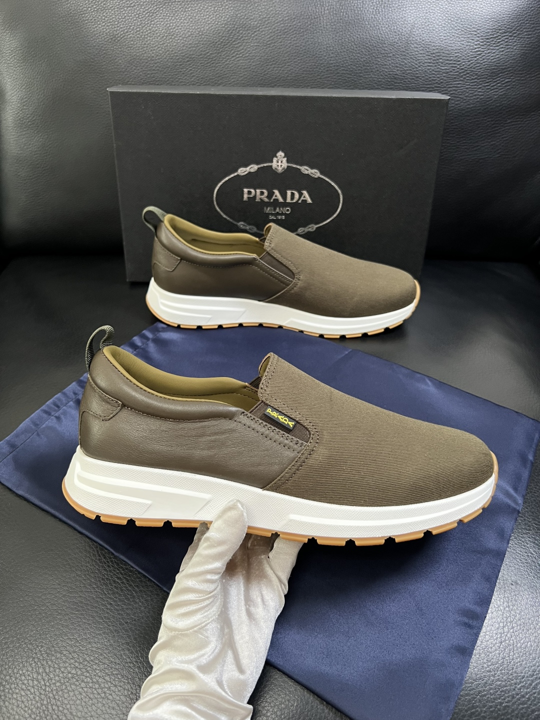 Prada  顶级工艺品，普拉达 专柜同步，原厂配置意大利进口牛皮拼布面料，进口牛皮内里垫，透气舒适，鞋