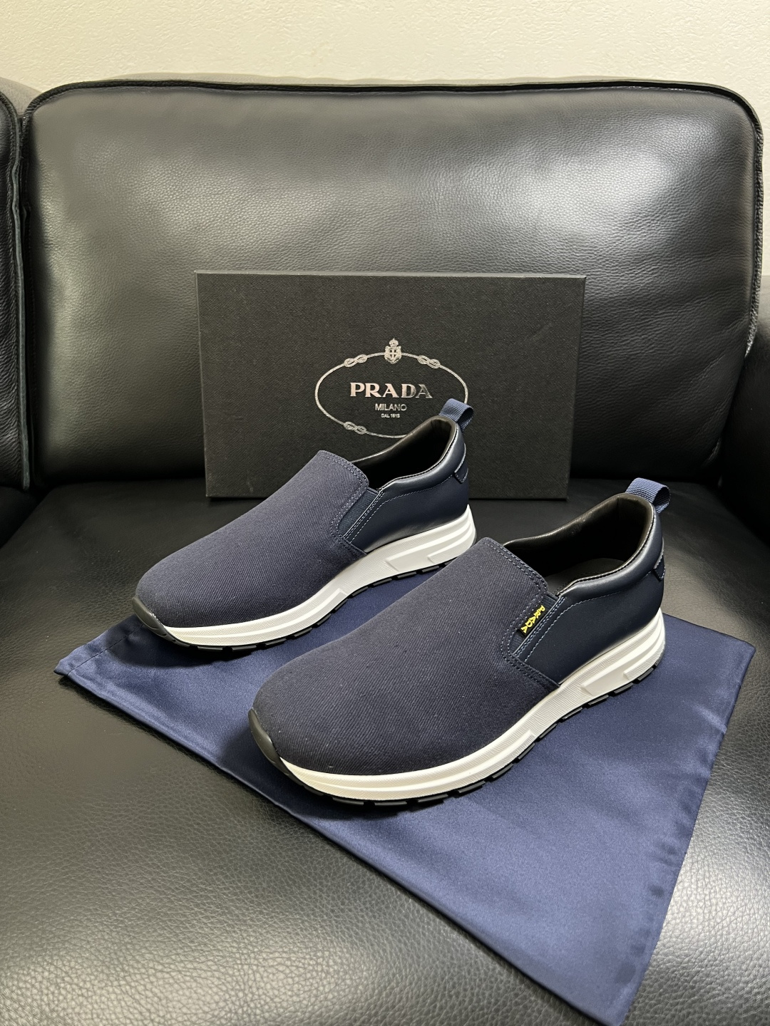 Prada  顶级工艺品，普拉达 专柜同步，原厂配置意大利进口牛皮拼布面料，进口牛皮内里垫，透气舒适，鞋