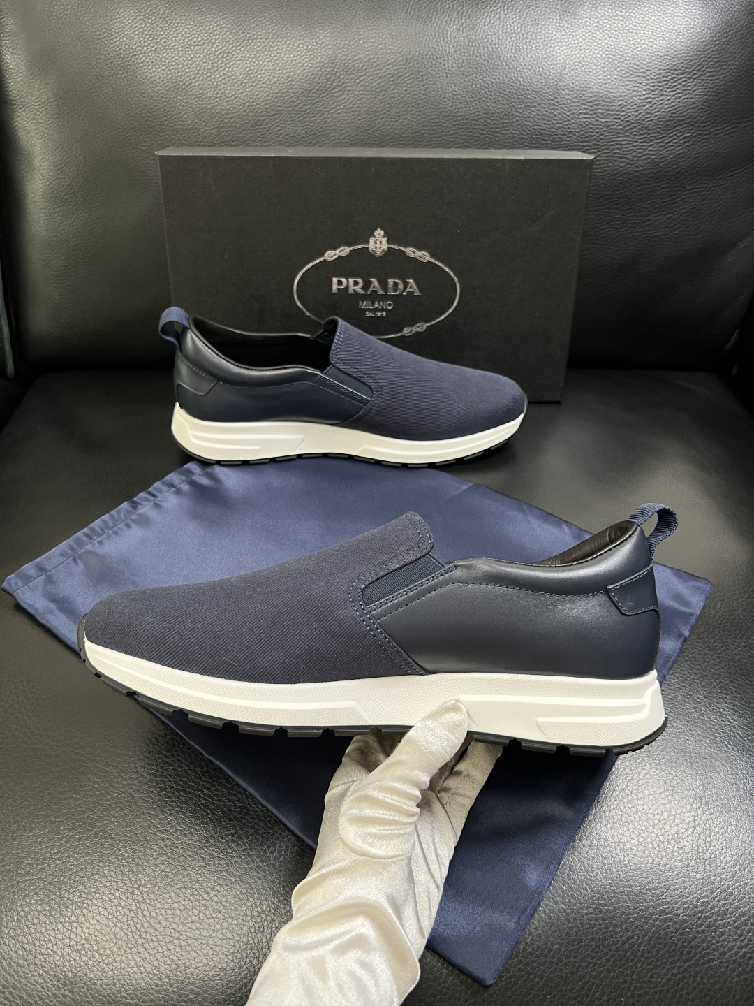 Prada  顶级工艺品，普拉达 专柜同步，原厂配置意大利进口牛皮拼布面料，进口牛皮内里垫，透气舒适，鞋