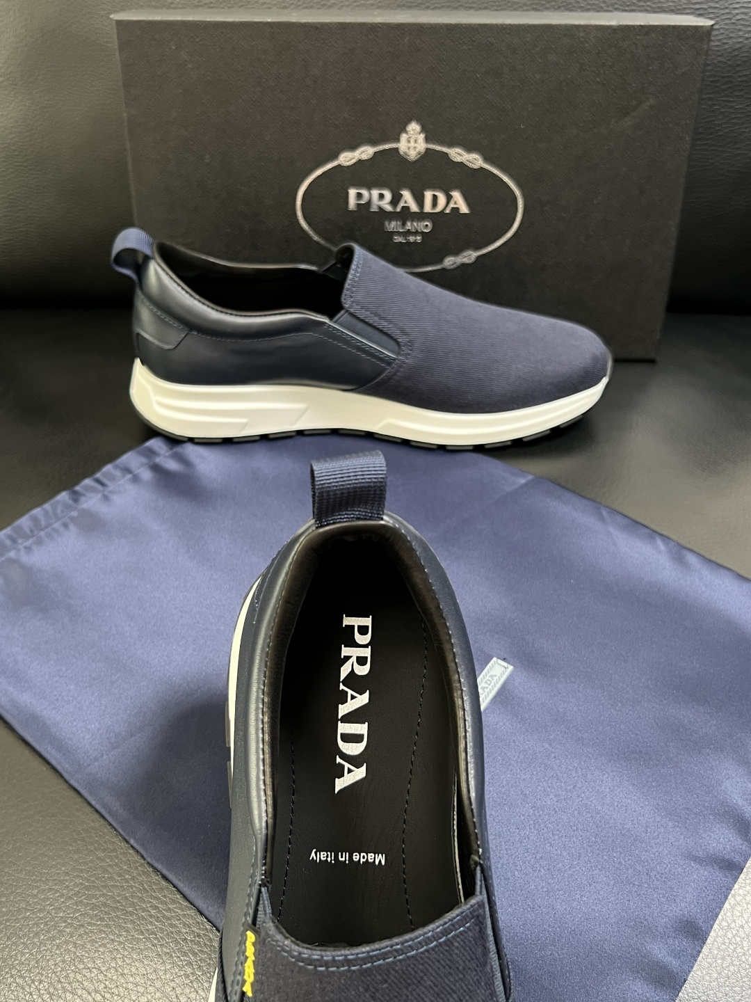 Prada  顶级工艺品，普拉达 专柜同步，原厂配置意大利进口牛皮拼布面料，进口牛皮内里垫，透气舒适，鞋
