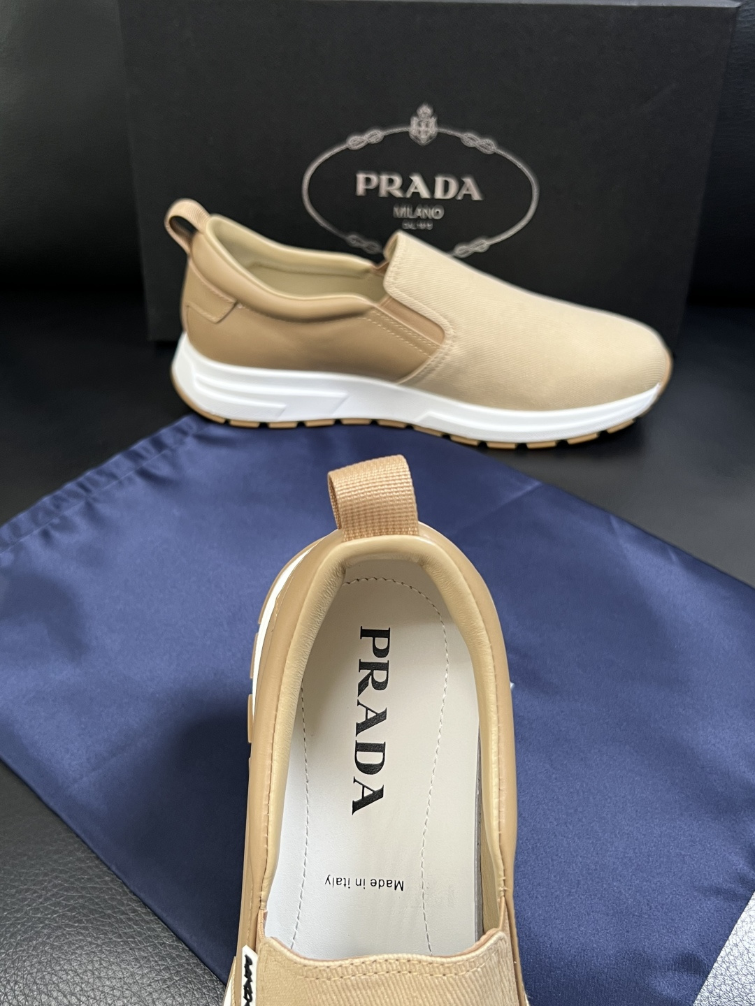 Prada  顶级工艺品，普拉达 专柜同步，原厂配置意大利进口牛皮拼布面料，进口牛皮内里垫，透气舒适，鞋