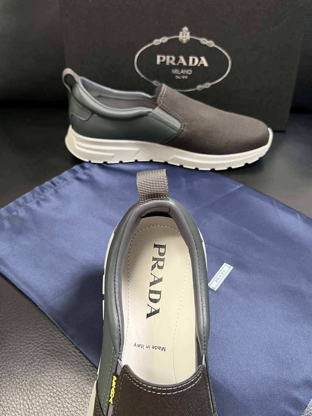 Prada  顶级工艺品，普拉达 专柜同步，原厂配置意大利进口牛皮拼布面料，进口牛皮内里垫，透气舒适，鞋