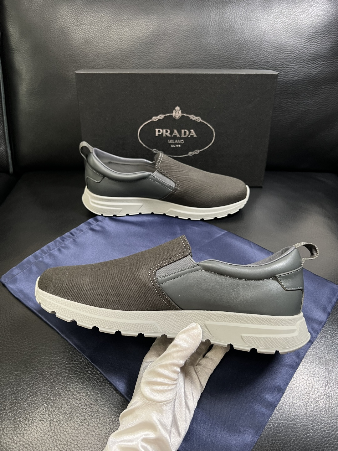 Prada  顶级工艺品，普拉达 专柜同步，原厂配置意大利进口牛皮拼布面料，进口牛皮内里垫，透气舒适，鞋