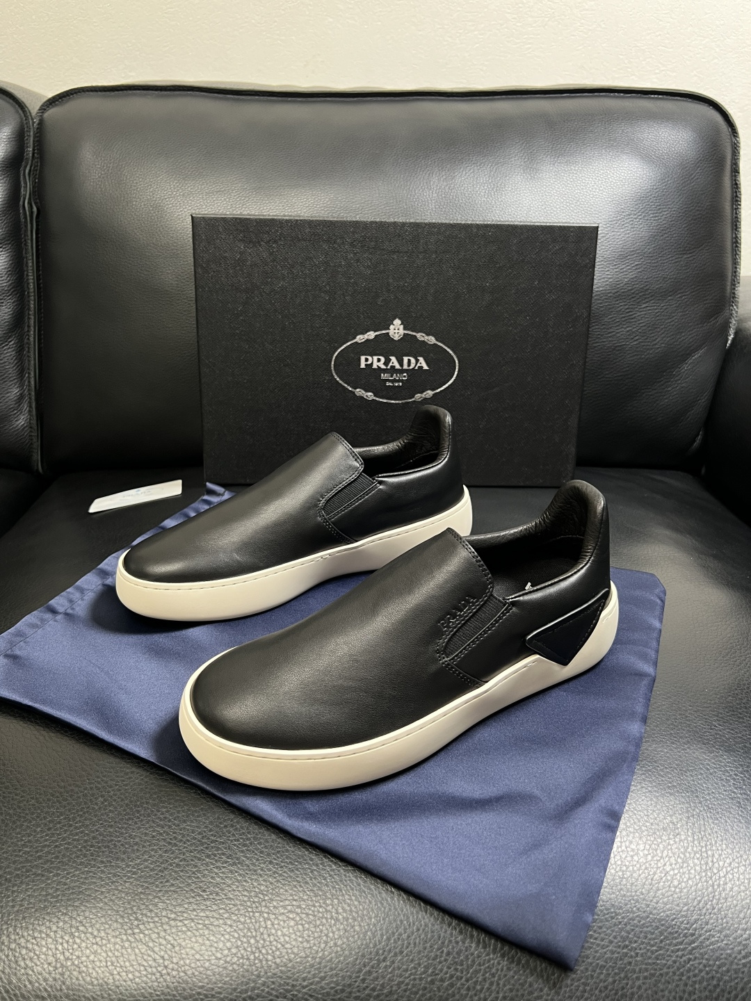 Prada  高品质  顶级工艺品，普拉达 专柜同步，原厂配置意大利进口牛皮拼布面料，进口牛皮内里垫，透