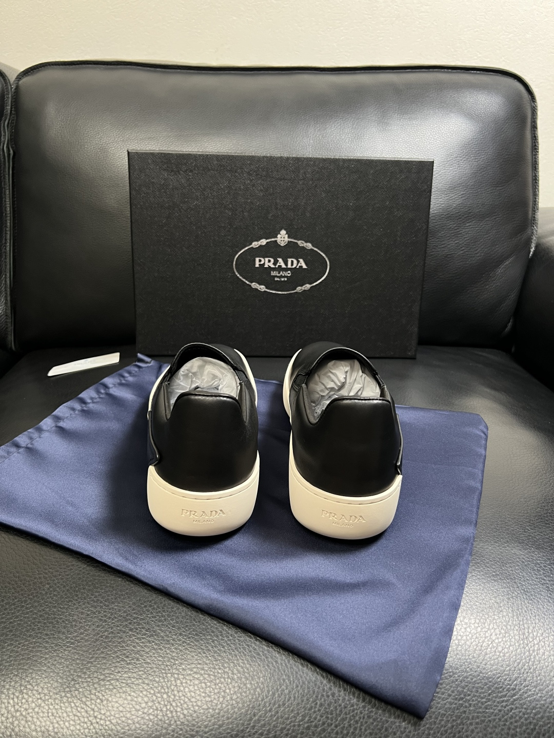 Prada  高品质  顶级工艺品，普拉达 专柜同步，原厂配置意大利进口牛皮拼布面料，进口牛皮内里垫，透