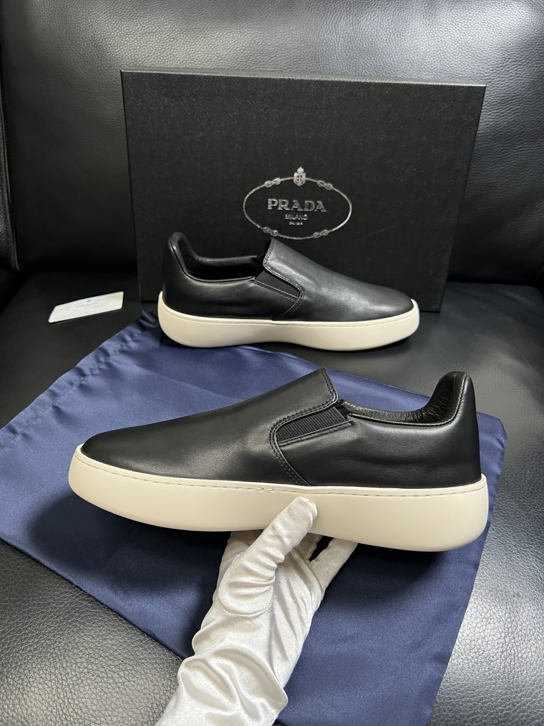 Prada  高品质  顶级工艺品，普拉达 专柜同步，原厂配置意大利进口牛皮拼布面料，进口牛皮内里垫，透