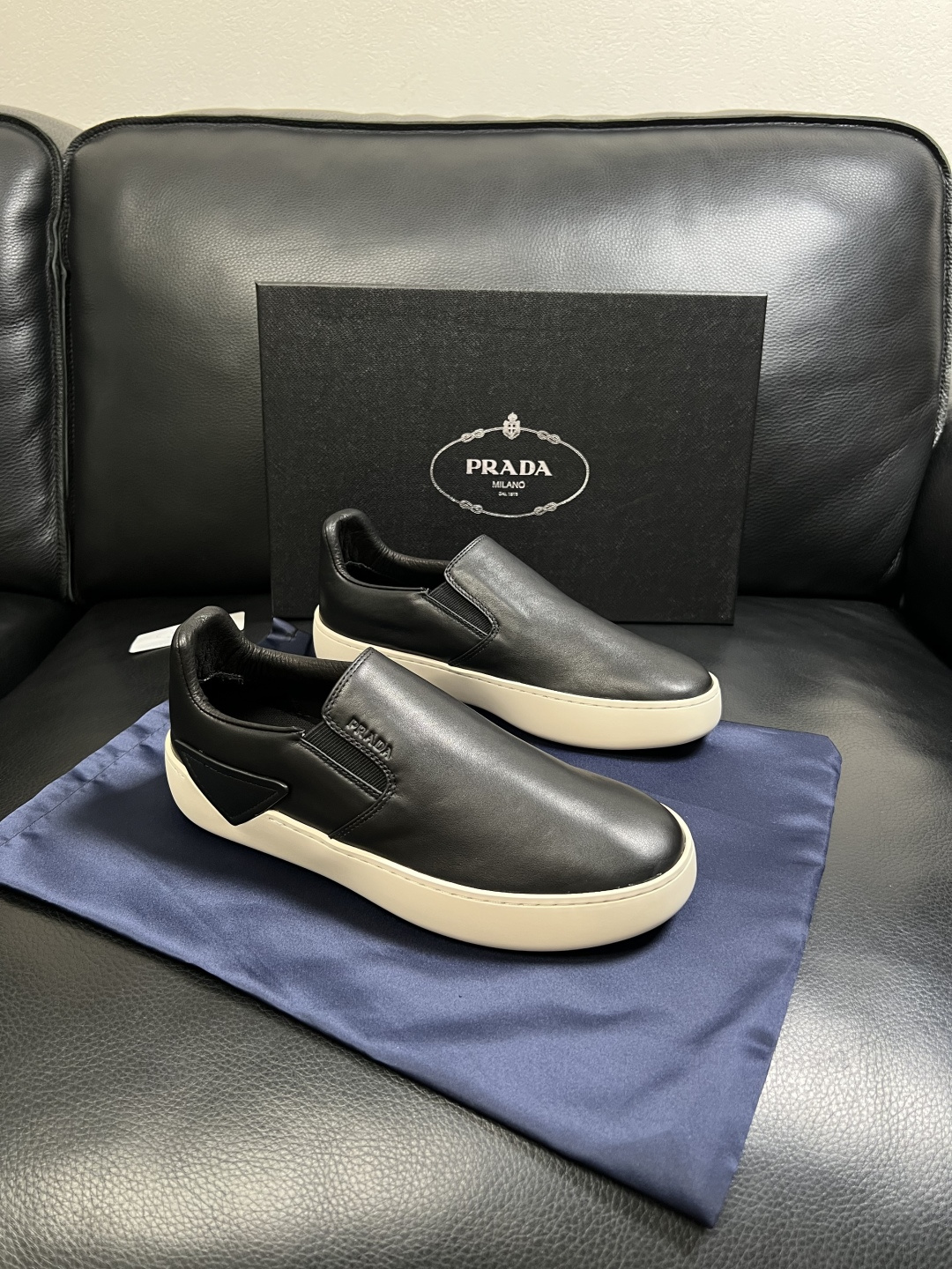 Prada  高品质  顶级工艺品，普拉达 专柜同步，原厂配置意大利进口牛皮拼布面料，进口牛皮内里垫，透