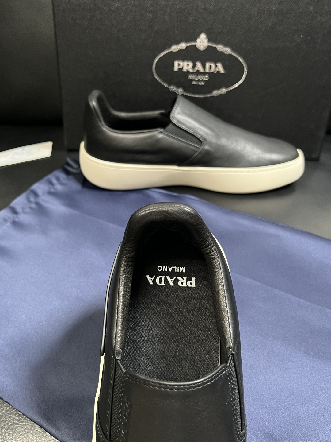 Prada  高品质  顶级工艺品，普拉达 专柜同步，原厂配置意大利进口牛皮拼布面料，进口牛皮内里垫，透