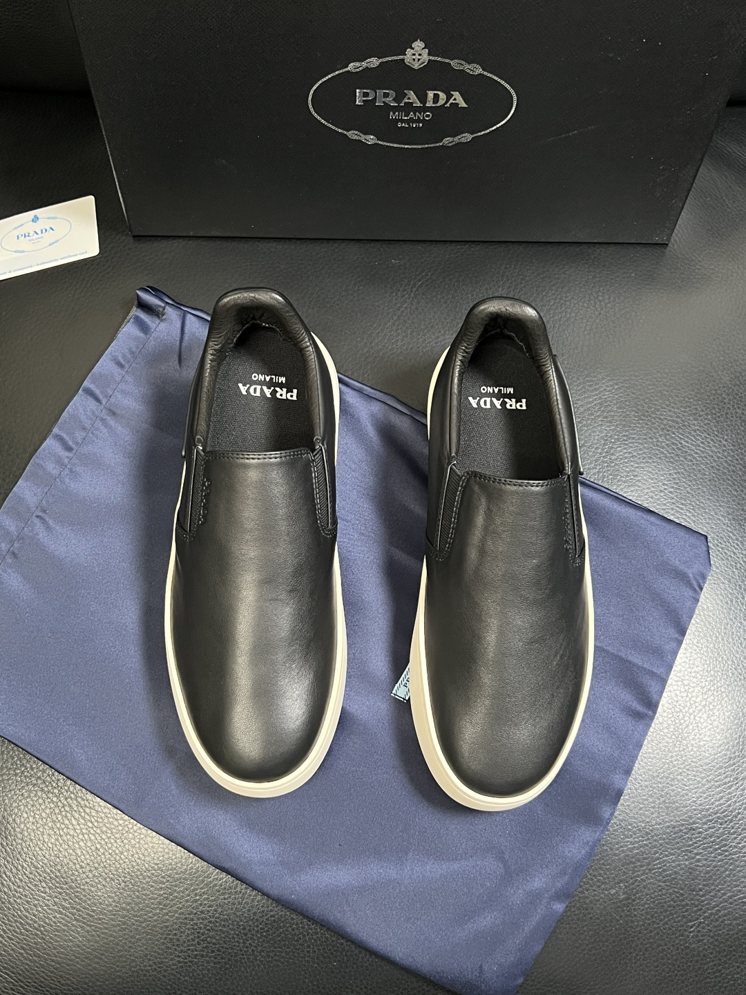 Prada  高品质  顶级工艺品，普拉达 专柜同步，原厂配置意大利进口牛皮拼布面料，进口牛皮内里垫，透