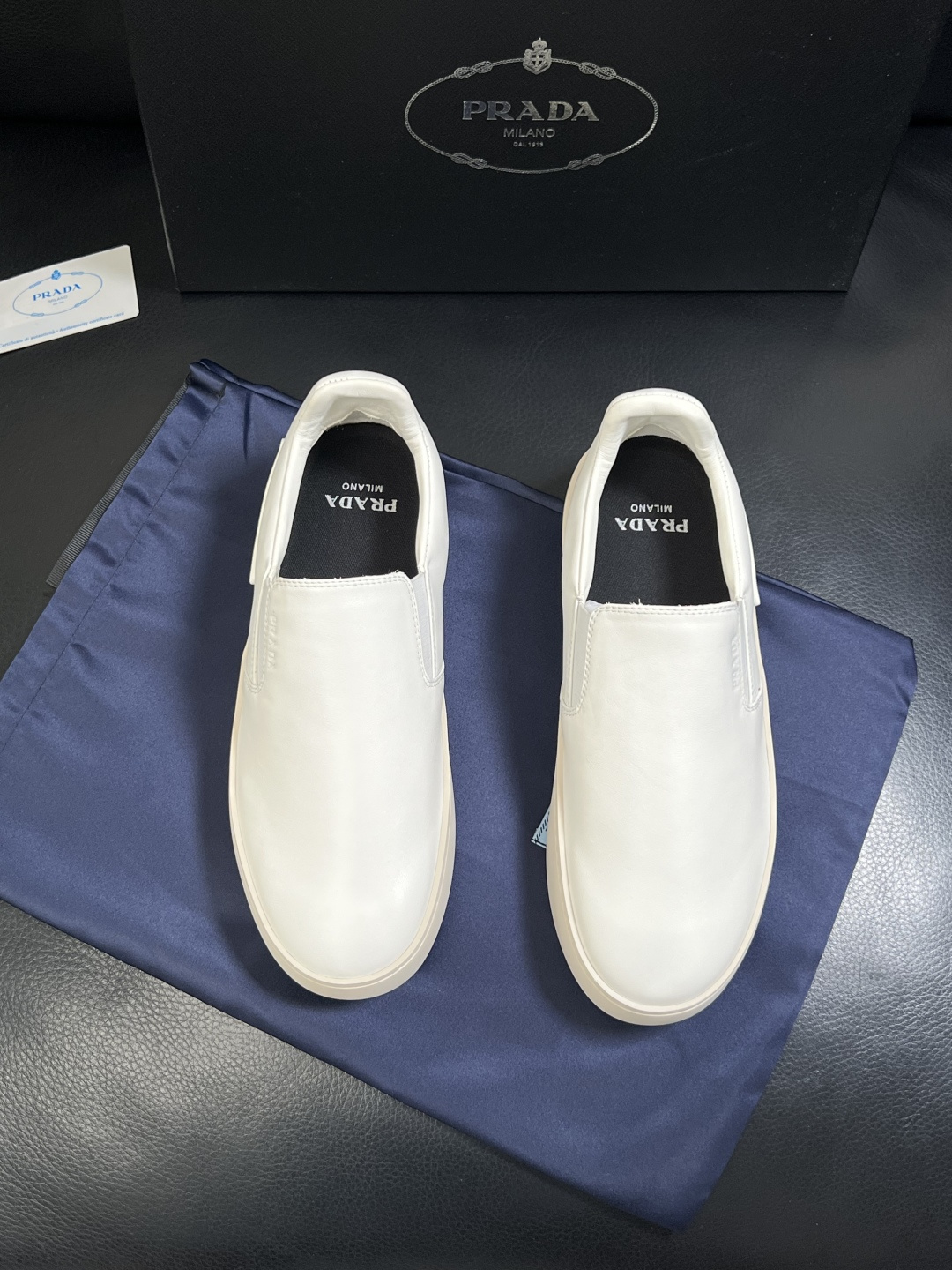 Prada  高品质  顶级工艺品，普拉达 专柜同步，原厂配置意大利进口牛皮拼布面料，进口牛皮内里垫，透