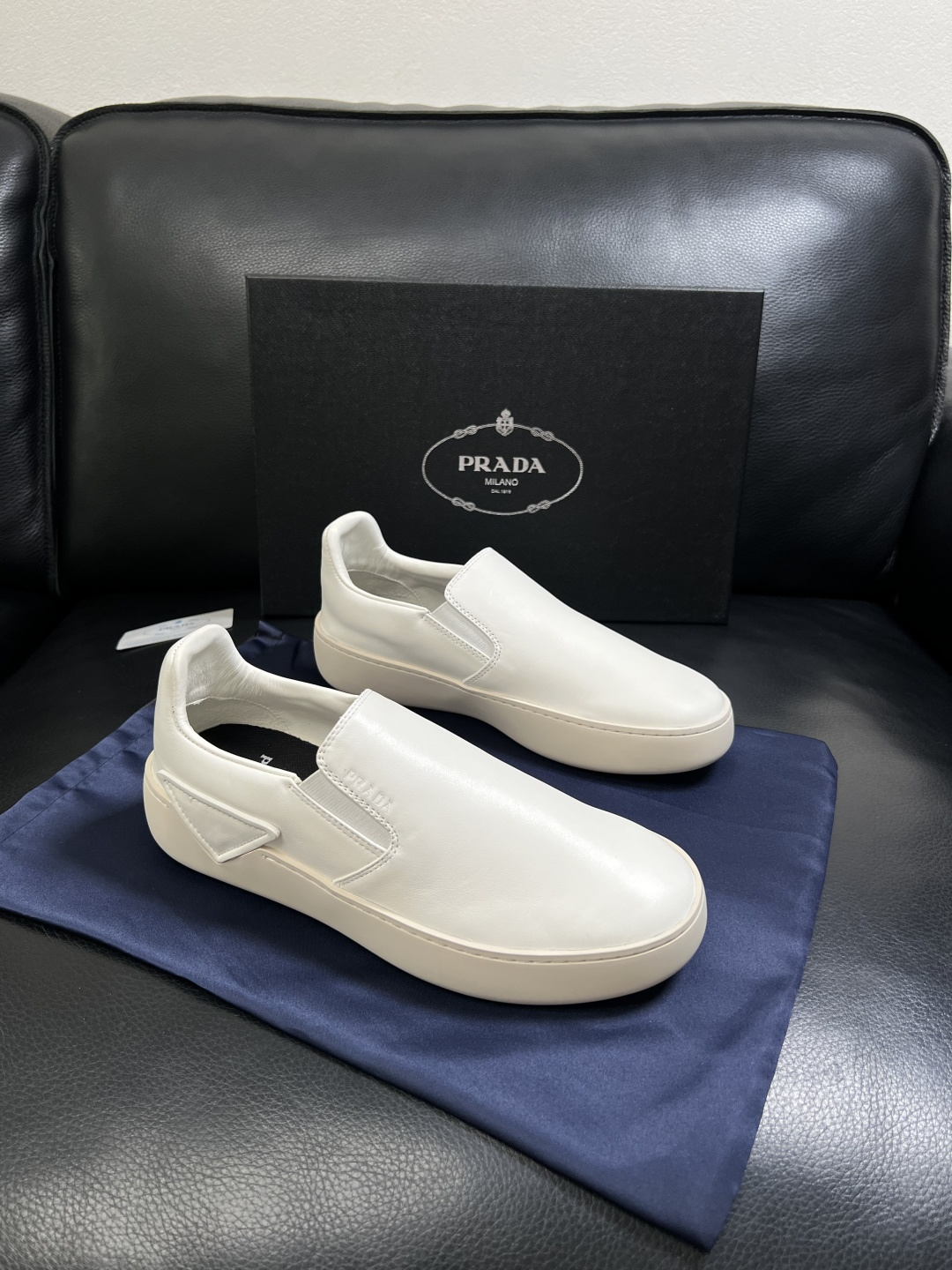 Prada  高品质  顶级工艺品，普拉达 专柜同步，原厂配置意大利进口牛皮拼布面料，进口牛皮内里垫，透