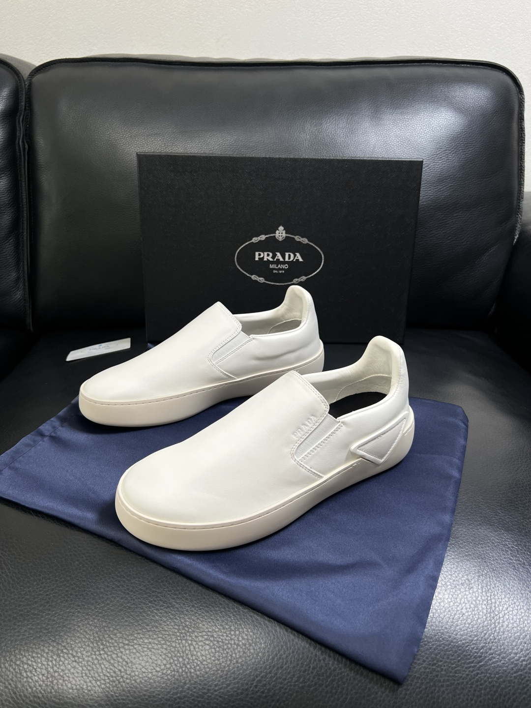 Prada  高品质  顶级工艺品，普拉达 专柜同步，原厂配置意大利进口牛皮拼布面料，进口牛皮内里垫，透