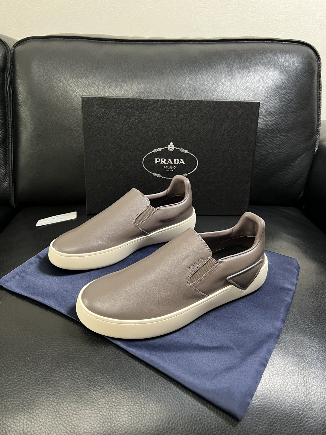 Prada  高品质  顶级工艺品，普拉达 专柜同步，原厂配置意大利进口牛皮拼布面料，进口牛皮内里垫，透