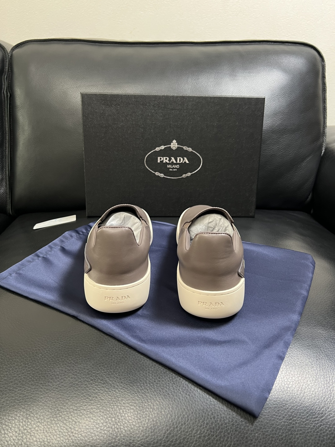 Prada  高品质  顶级工艺品，普拉达 专柜同步，原厂配置意大利进口牛皮拼布面料，进口牛皮内里垫，透