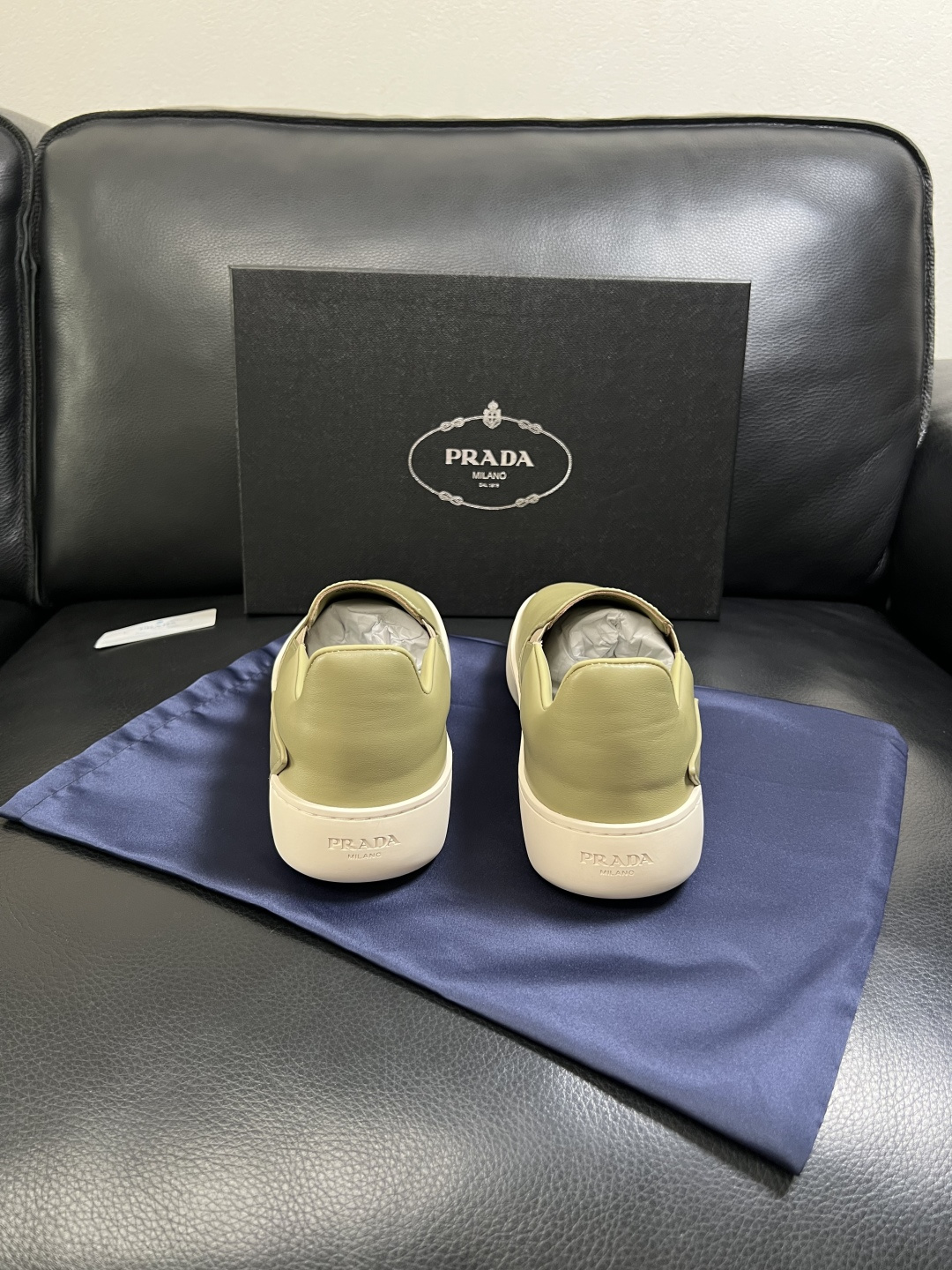 Prada  高品质  顶级工艺品，普拉达 专柜同步，原厂配置意大利进口牛皮拼布面料，进口牛皮内里垫，透