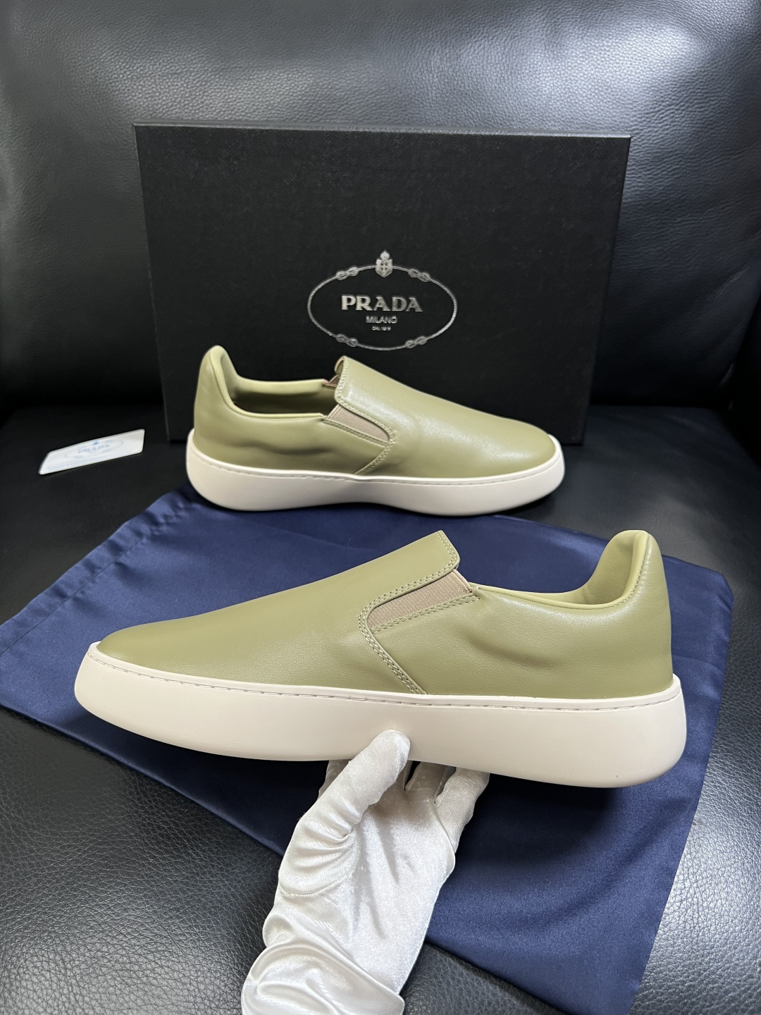 Prada  高品质  顶级工艺品，普拉达 专柜同步，原厂配置意大利进口牛皮拼布面料，进口牛皮内里垫，透