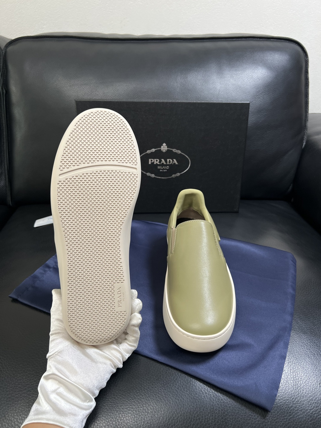 Prada  高品质  顶级工艺品，普拉达 专柜同步，原厂配置意大利进口牛皮拼布面料，进口牛皮内里垫，透