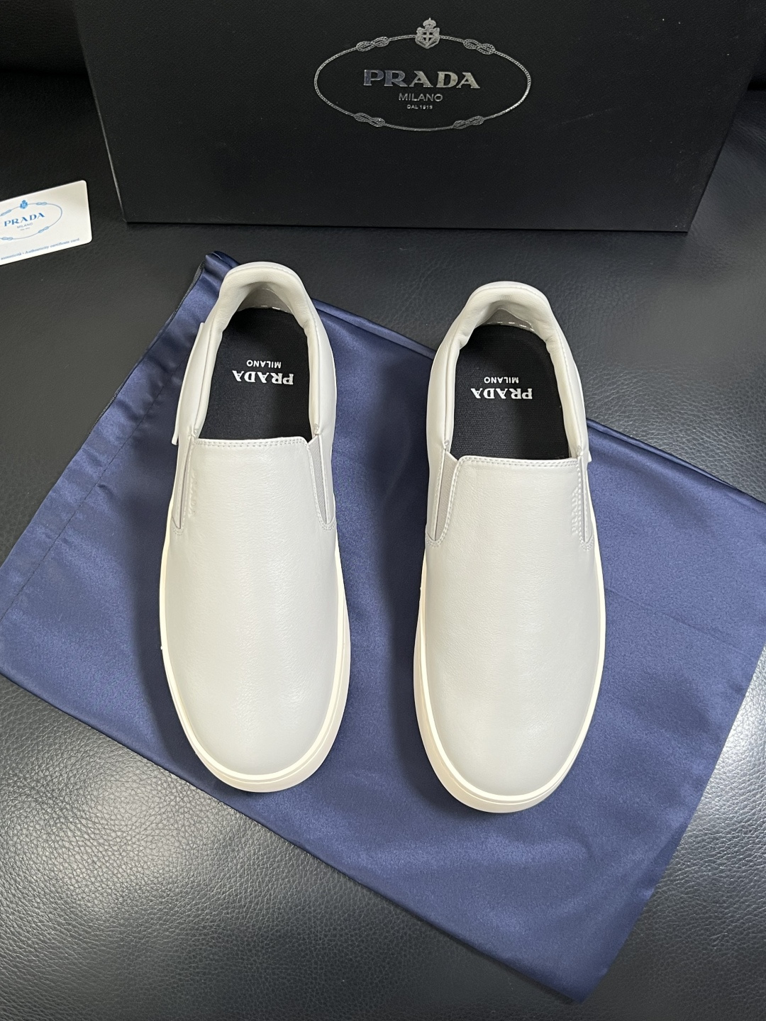 Prada  高品质  顶级工艺品，普拉达 专柜同步，原厂配置意大利进口牛皮拼布面料，进口牛皮内里垫，透