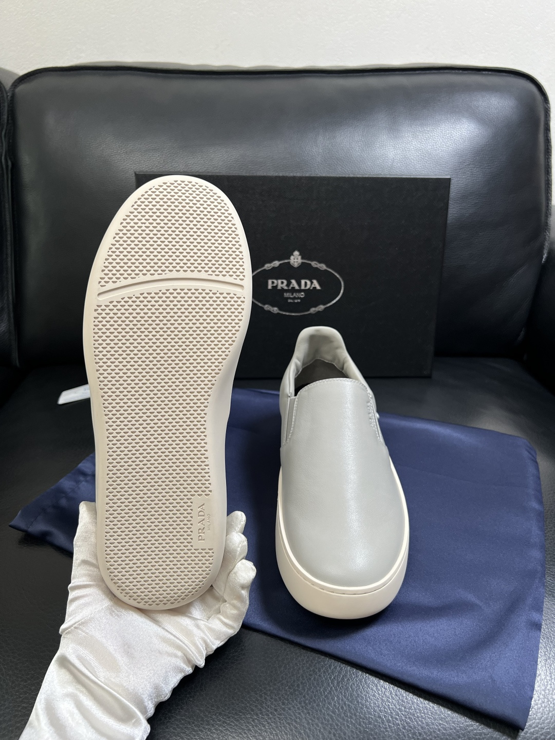 Prada  高品质  顶级工艺品，普拉达 专柜同步，原厂配置意大利进口牛皮拼布面料，进口牛皮内里垫，透