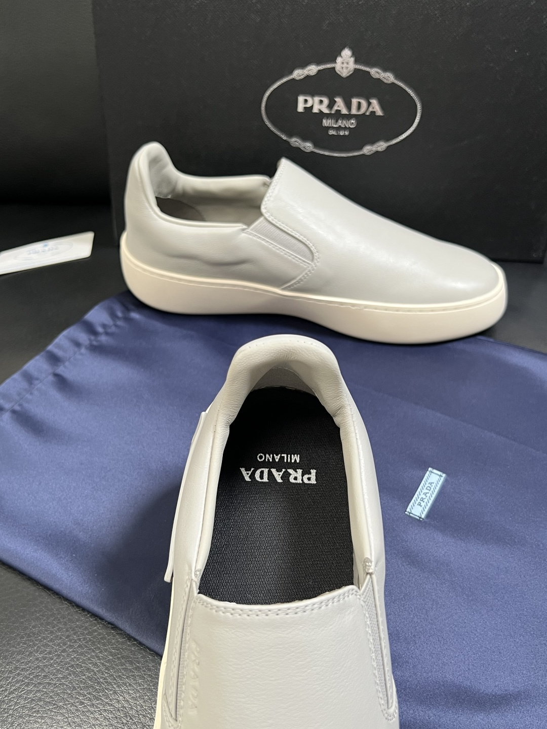 Prada  高品质  顶级工艺品，普拉达 专柜同步，原厂配置意大利进口牛皮拼布面料，进口牛皮内里垫，透