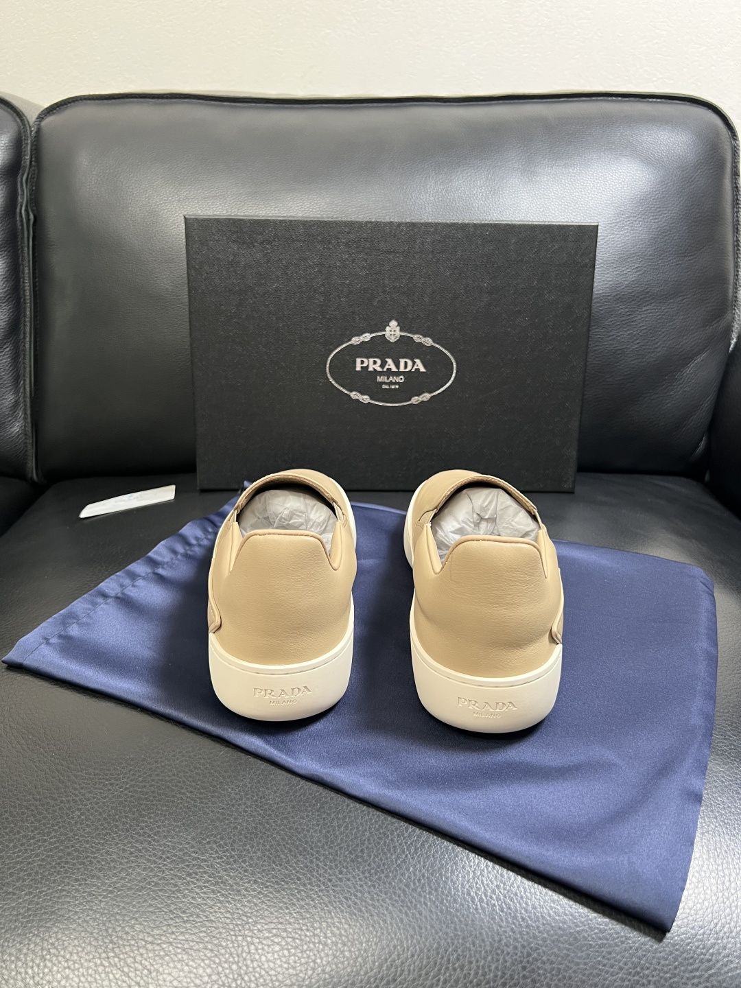 Prada  高品质  顶级工艺品，普拉达 专柜同步，原厂配置意大利进口牛皮拼布面料，进口牛皮内里垫，透