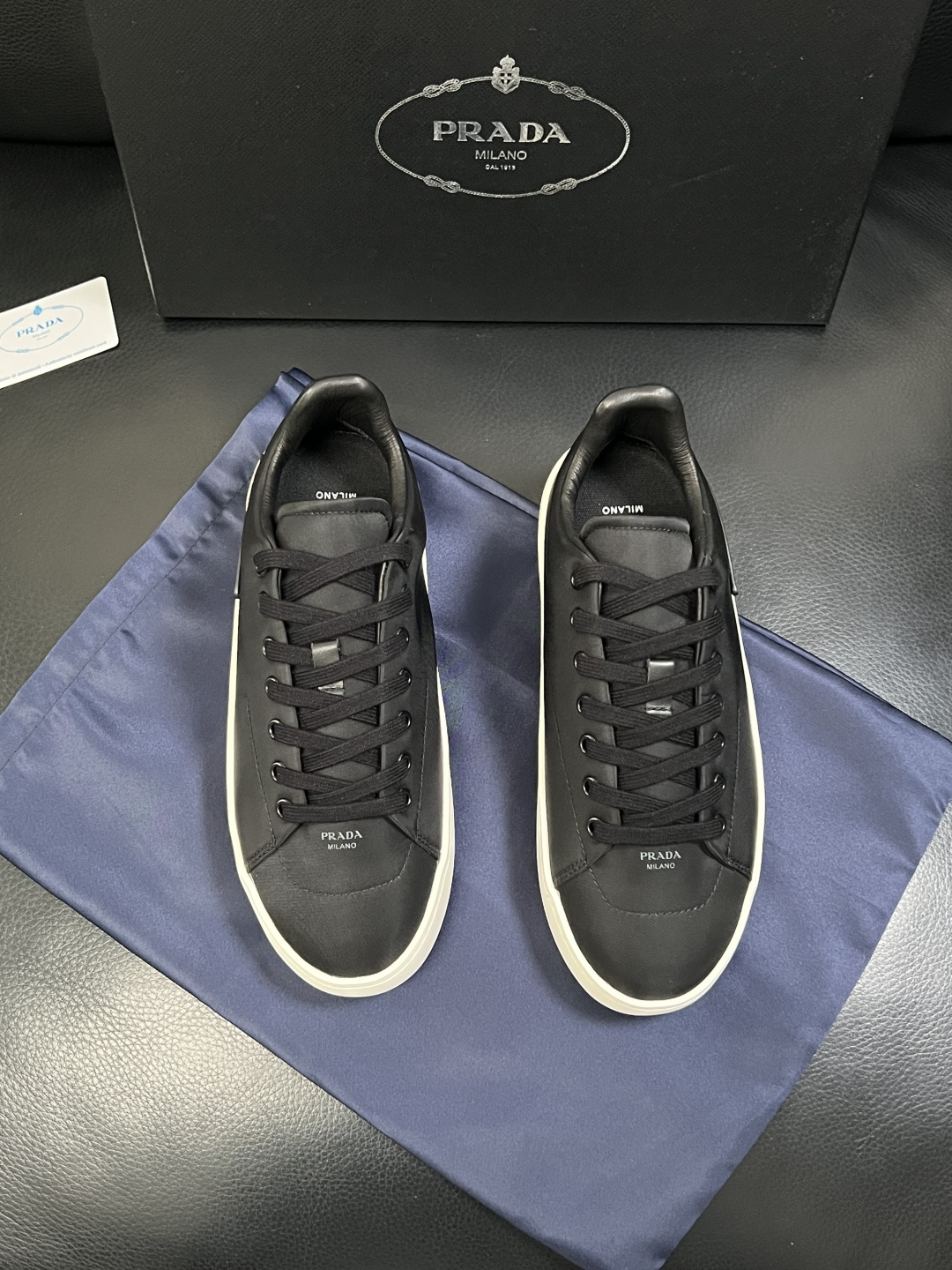 Prada  高品质  顶级工艺品，普拉达 专柜同步，原厂配置意大利进口牛皮拼布面料，进口牛皮内里垫，透