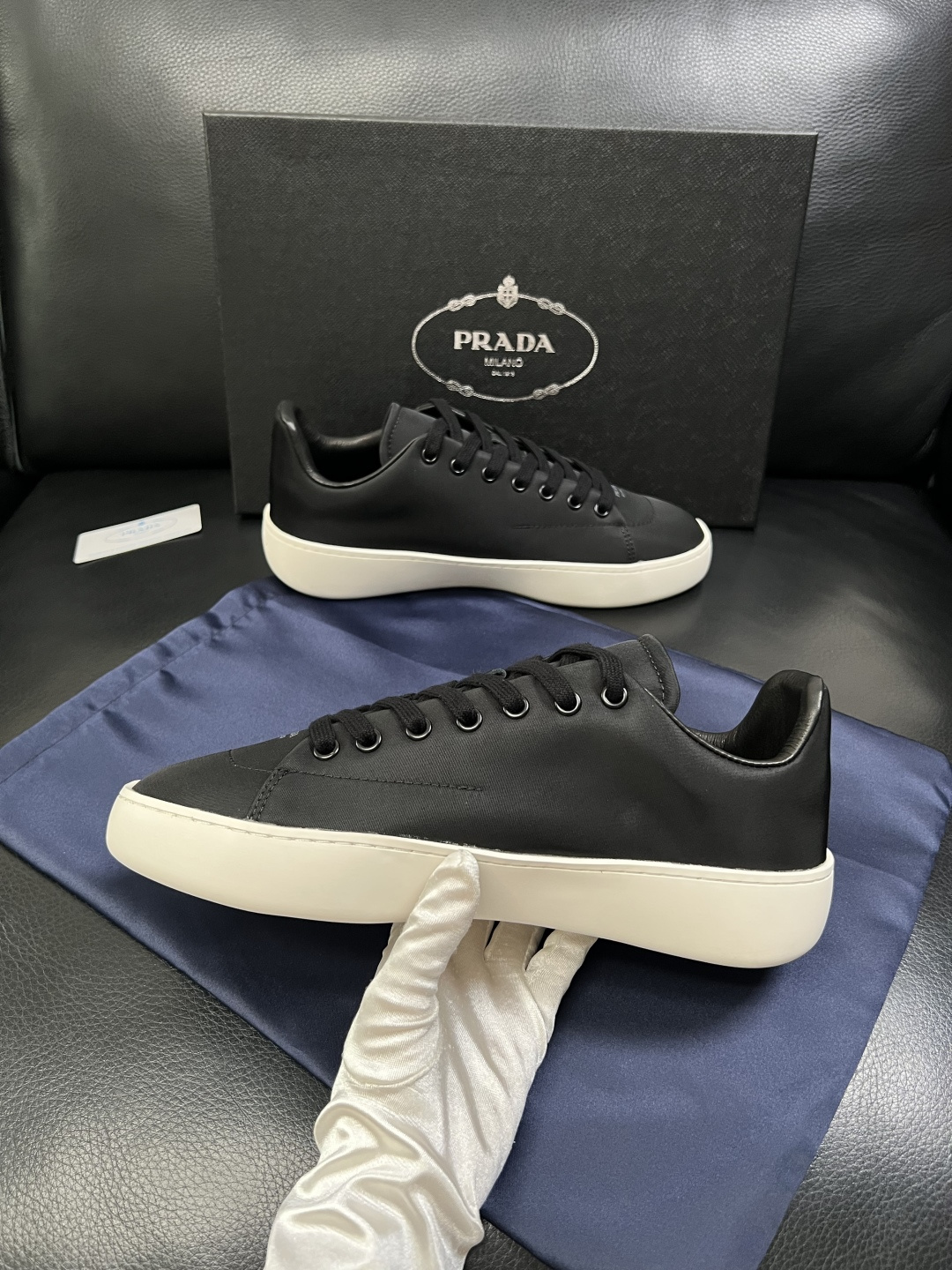 Prada  高品质  顶级工艺品，普拉达 专柜同步，原厂配置意大利进口牛皮拼布面料，进口牛皮内里垫，透