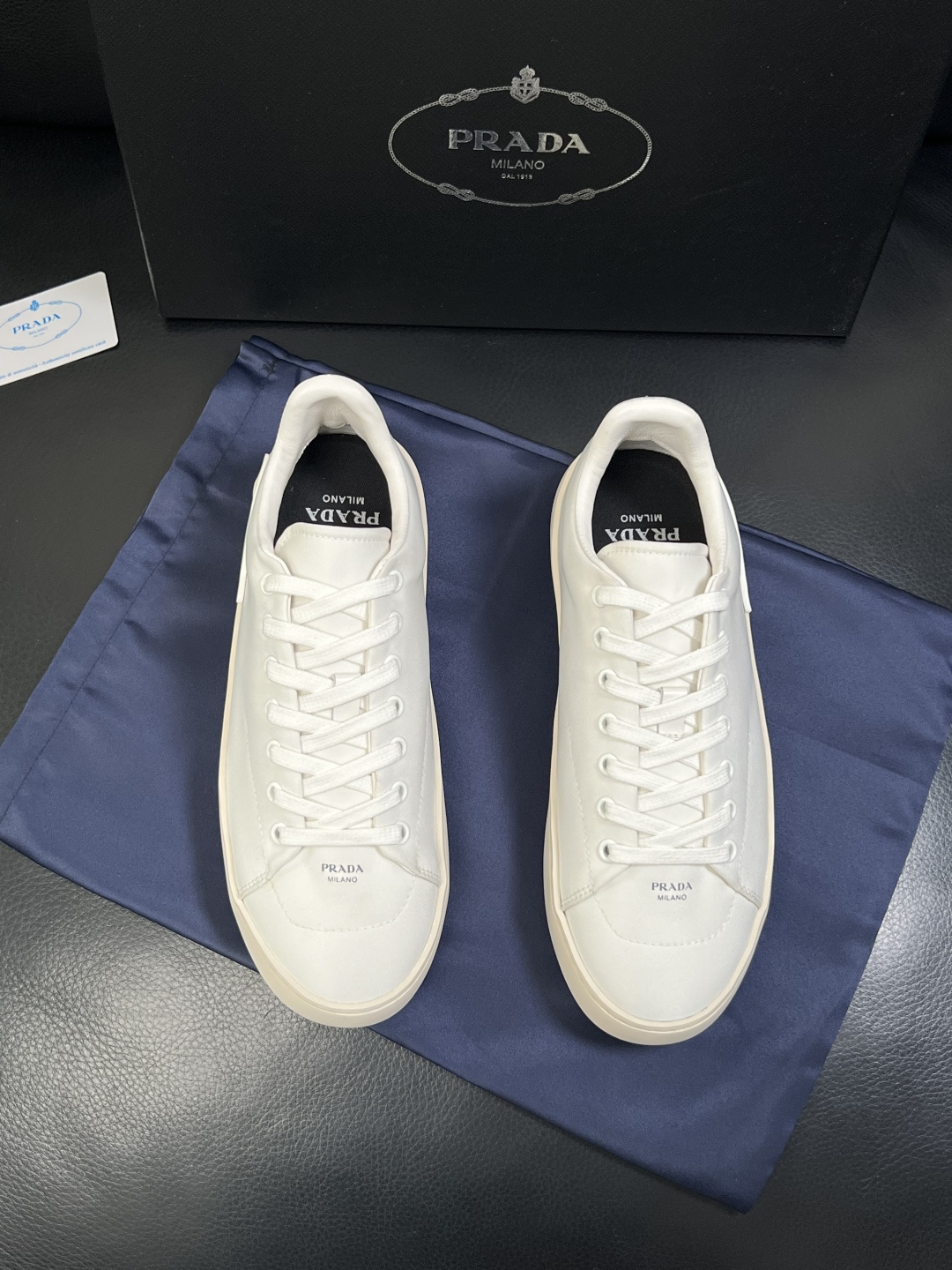 Prada  高品质  顶级工艺品，普拉达 专柜同步，原厂配置意大利进口牛皮拼布面料，进口牛皮内里垫，透