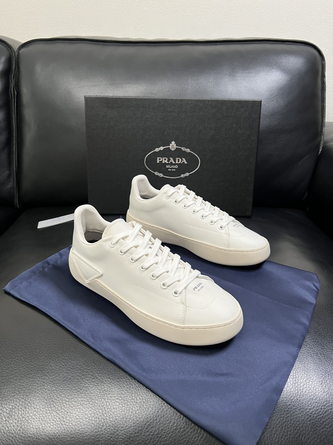 Prada  高品质  顶级工艺品，普拉达 专柜同步，原厂配置意大利进口牛皮拼布面料，进口牛皮内里垫，透