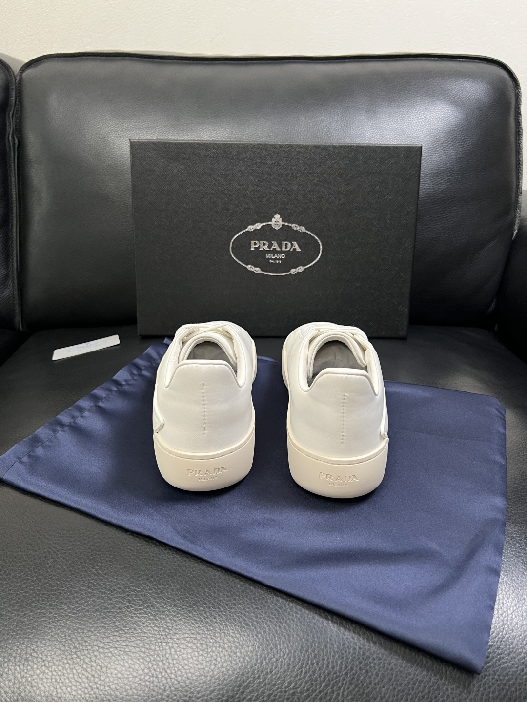 Prada  高品质  顶级工艺品，普拉达 专柜同步，原厂配置意大利进口牛皮拼布面料，进口牛皮内里垫，透