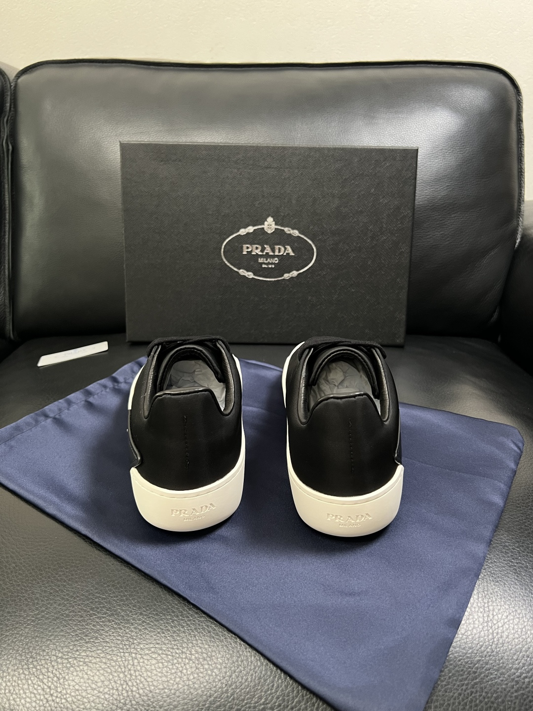 Prada  高品质  顶级工艺品，普拉达 专柜同步，原厂配置意大利进口牛皮拼布面料，进口牛皮内里垫，透