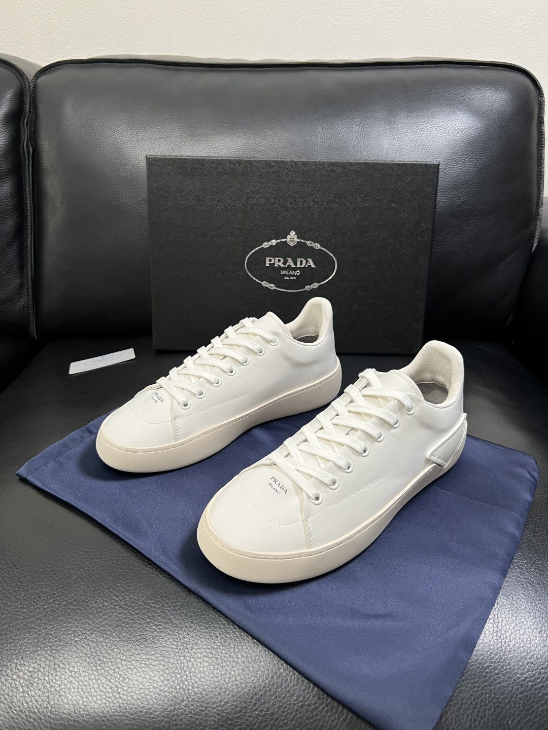Prada  高品质  顶级工艺品，普拉达 专柜同步，原厂配置意大利进口牛皮拼布面料，进口牛皮内里垫，透