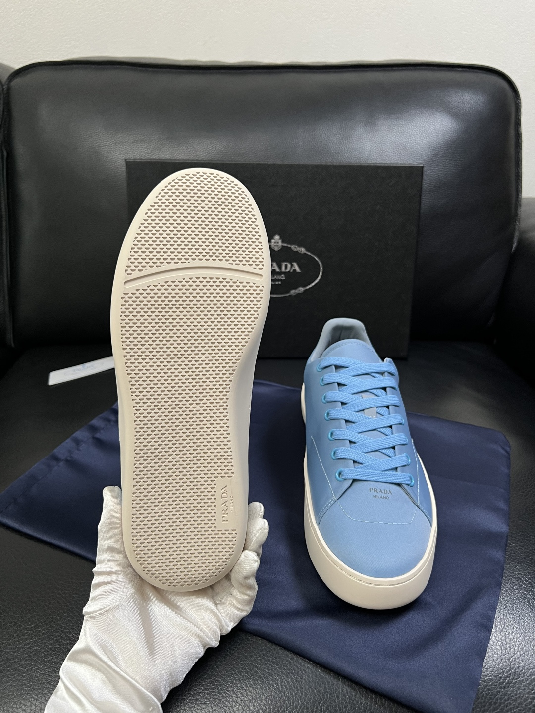 Prada  高品质  顶级工艺品，普拉达 专柜同步，原厂配置意大利进口牛皮拼布面料，进口牛皮内里垫，透