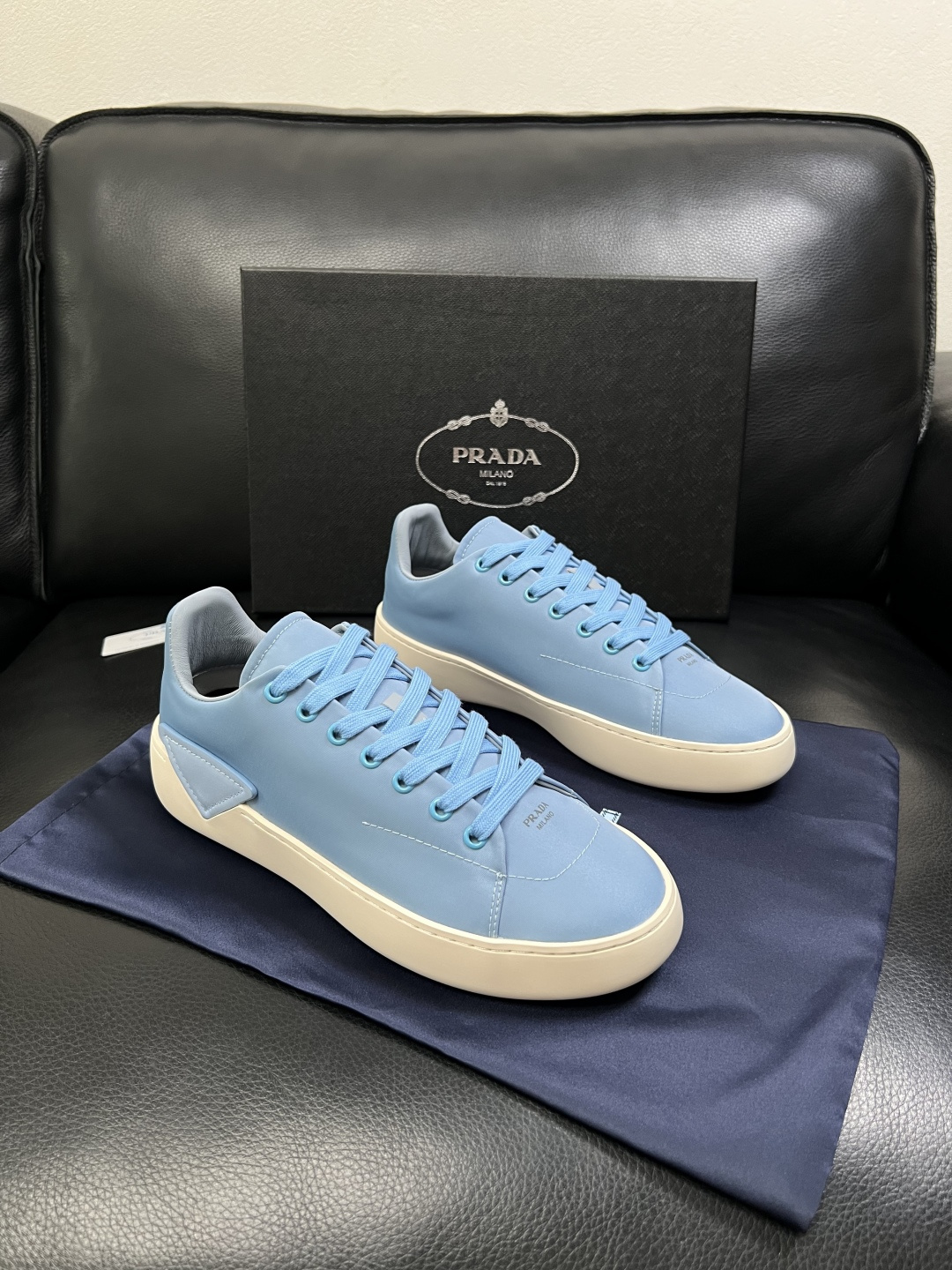 Prada  高品质  顶级工艺品，普拉达 专柜同步，原厂配置意大利进口牛皮拼布面料，进口牛皮内里垫，透