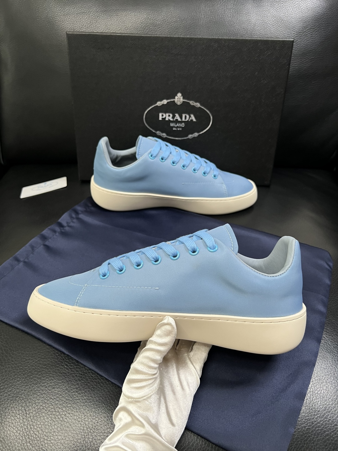 Prada  高品质  顶级工艺品，普拉达 专柜同步，原厂配置意大利进口牛皮拼布面料，进口牛皮内里垫，透