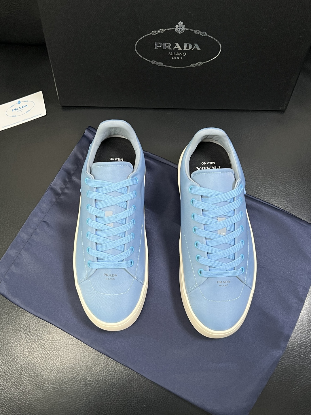 Prada  高品质  顶级工艺品，普拉达 专柜同步，原厂配置意大利进口牛皮拼布面料，进口牛皮内里垫，透