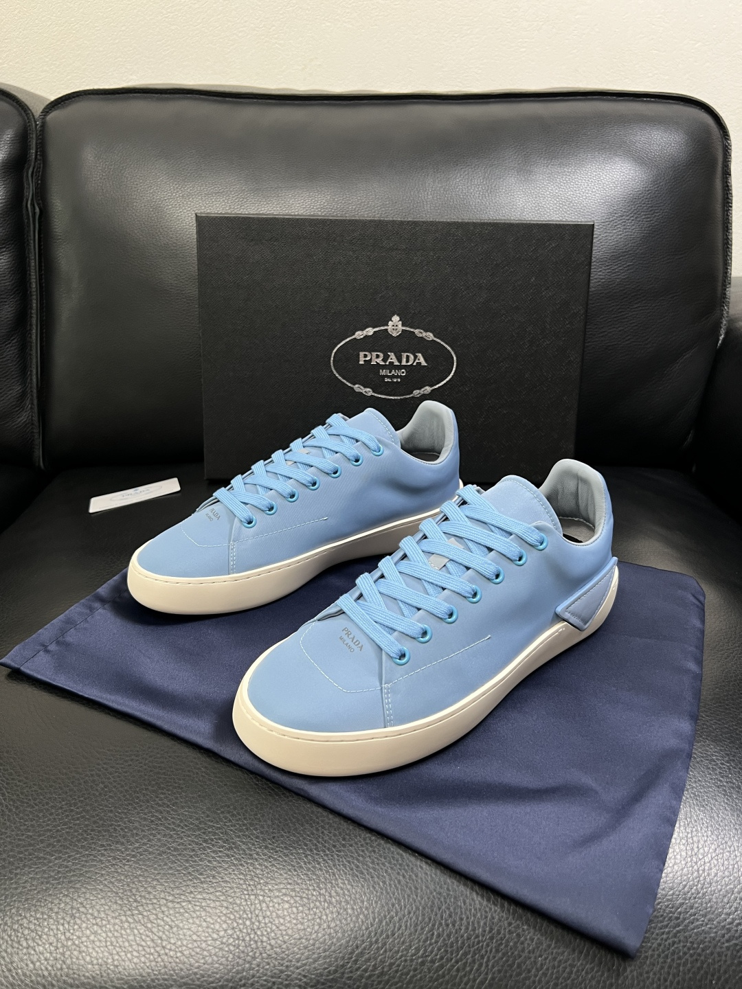 Prada  高品质  顶级工艺品，普拉达 专柜同步，原厂配置意大利进口牛皮拼布面料，进口牛皮内里垫，透