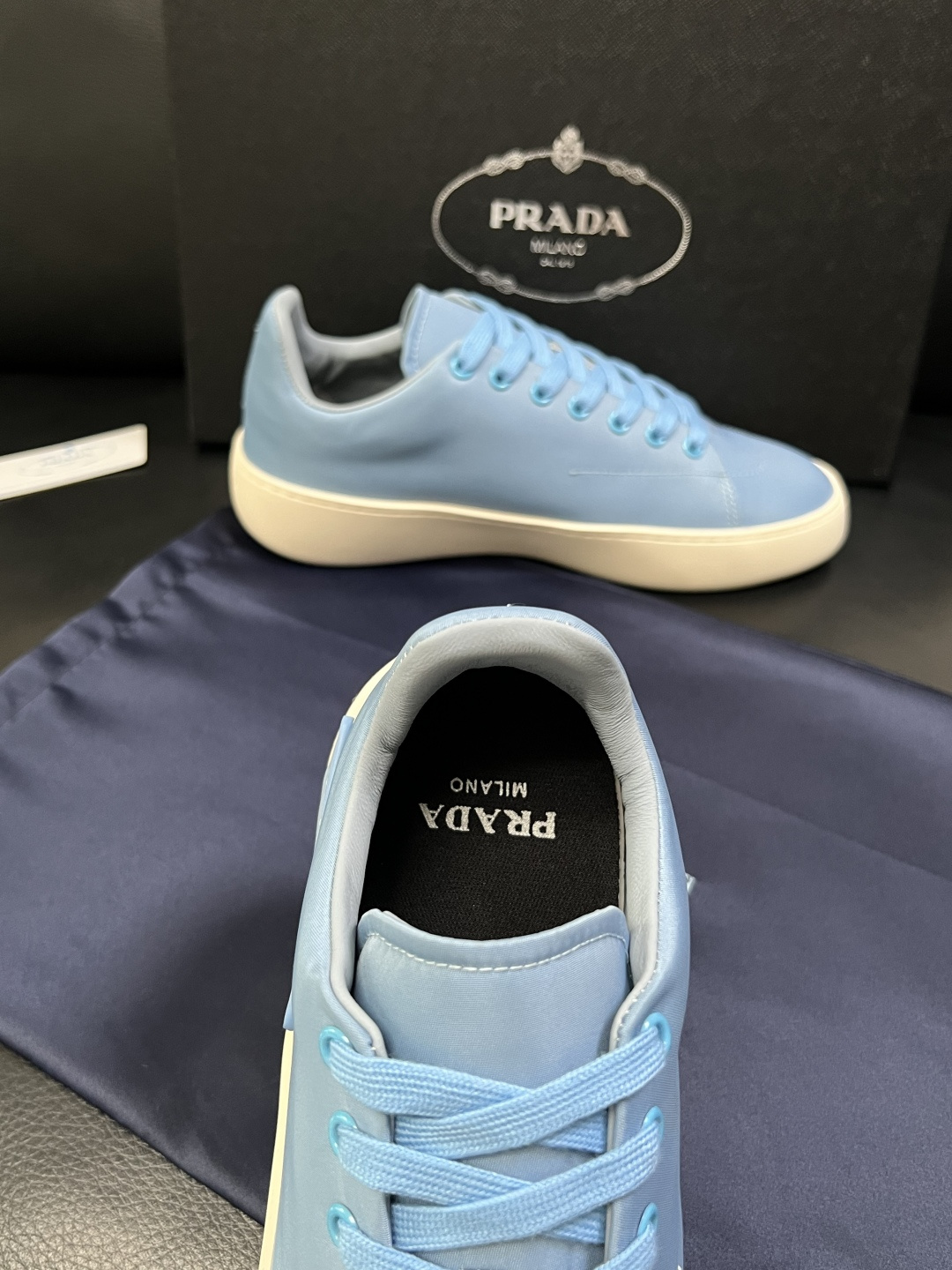 Prada  高品质  顶级工艺品，普拉达 专柜同步，原厂配置意大利进口牛皮拼布面料，进口牛皮内里垫，透