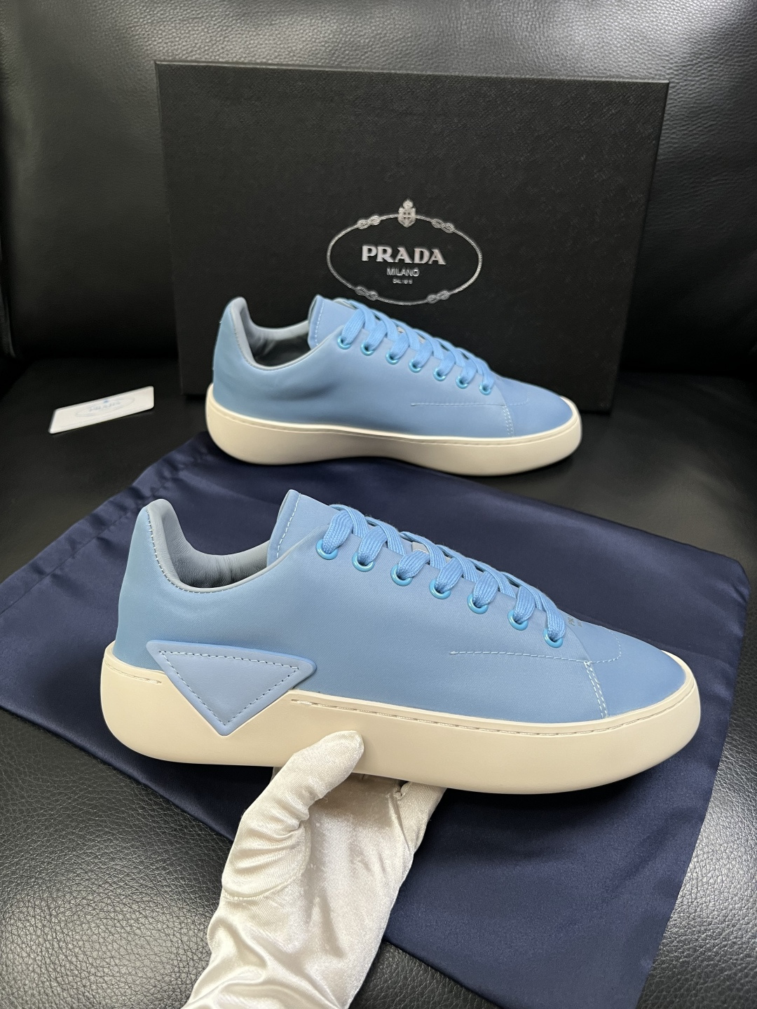 Prada  高品质  顶级工艺品，普拉达 专柜同步，原厂配置意大利进口牛皮拼布面料，进口牛皮内里垫，透