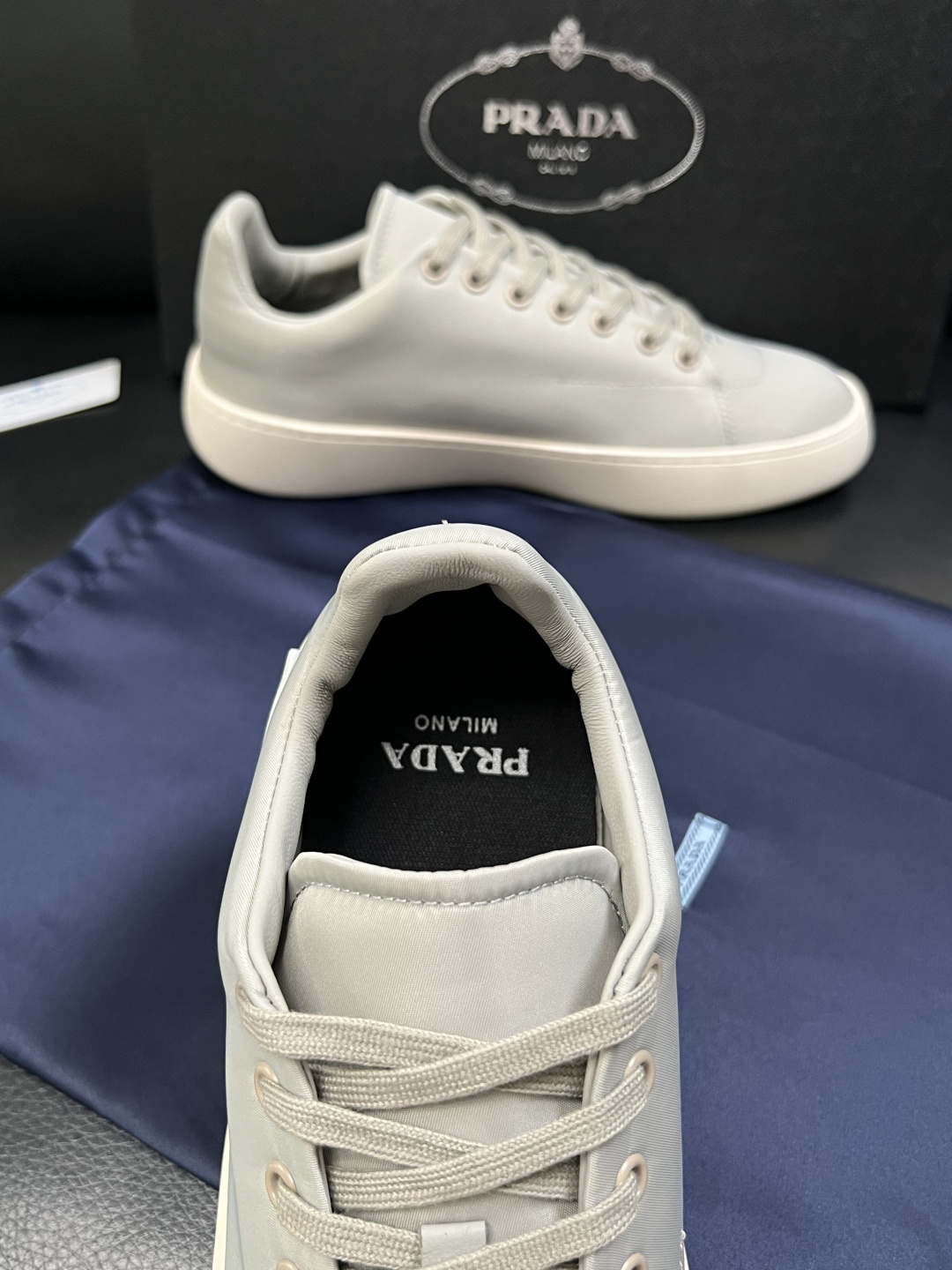 Prada  高品质  顶级工艺品，普拉达 专柜同步，原厂配置意大利进口牛皮拼布面料，进口牛皮内里垫，透